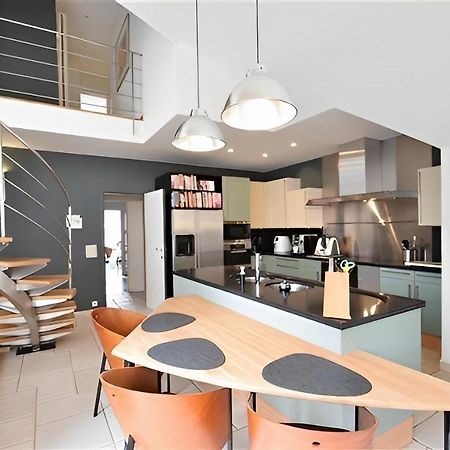 Big And Comfortable Triplex In Knokke Exterior photo
