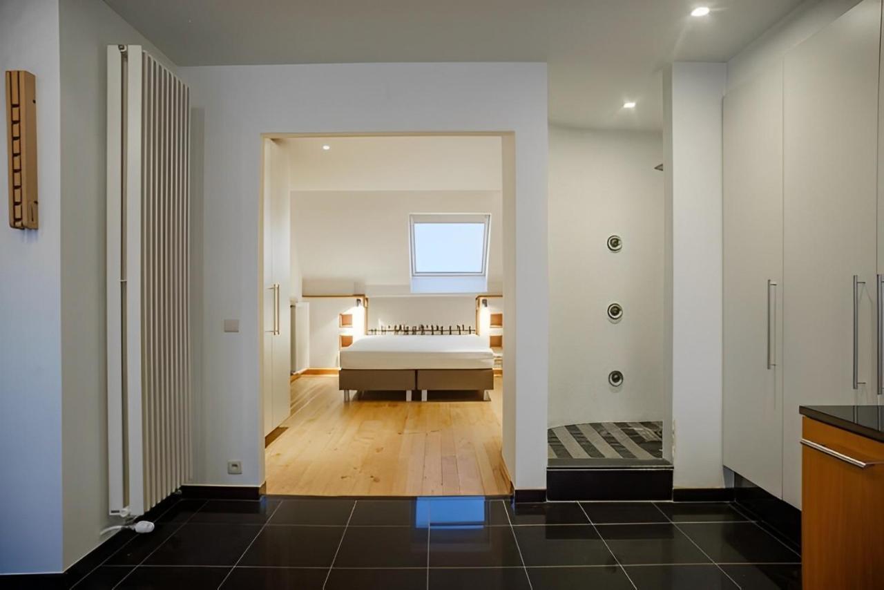 Big And Comfortable Triplex In Knokke Exterior photo