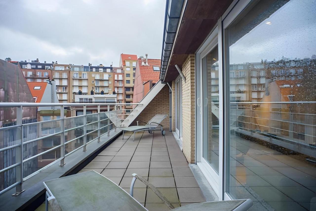 Big And Comfortable Triplex In Knokke Exterior photo
